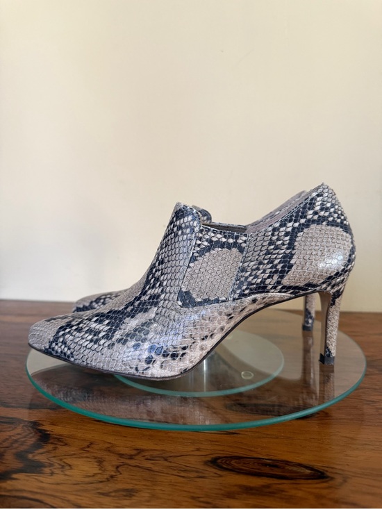 Inez Shoes - Inez Marisol 70 in Natural Snake Emboss in size 8.5 M